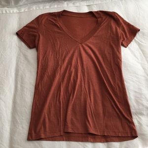 Fossil faded burnt orange v neck tee